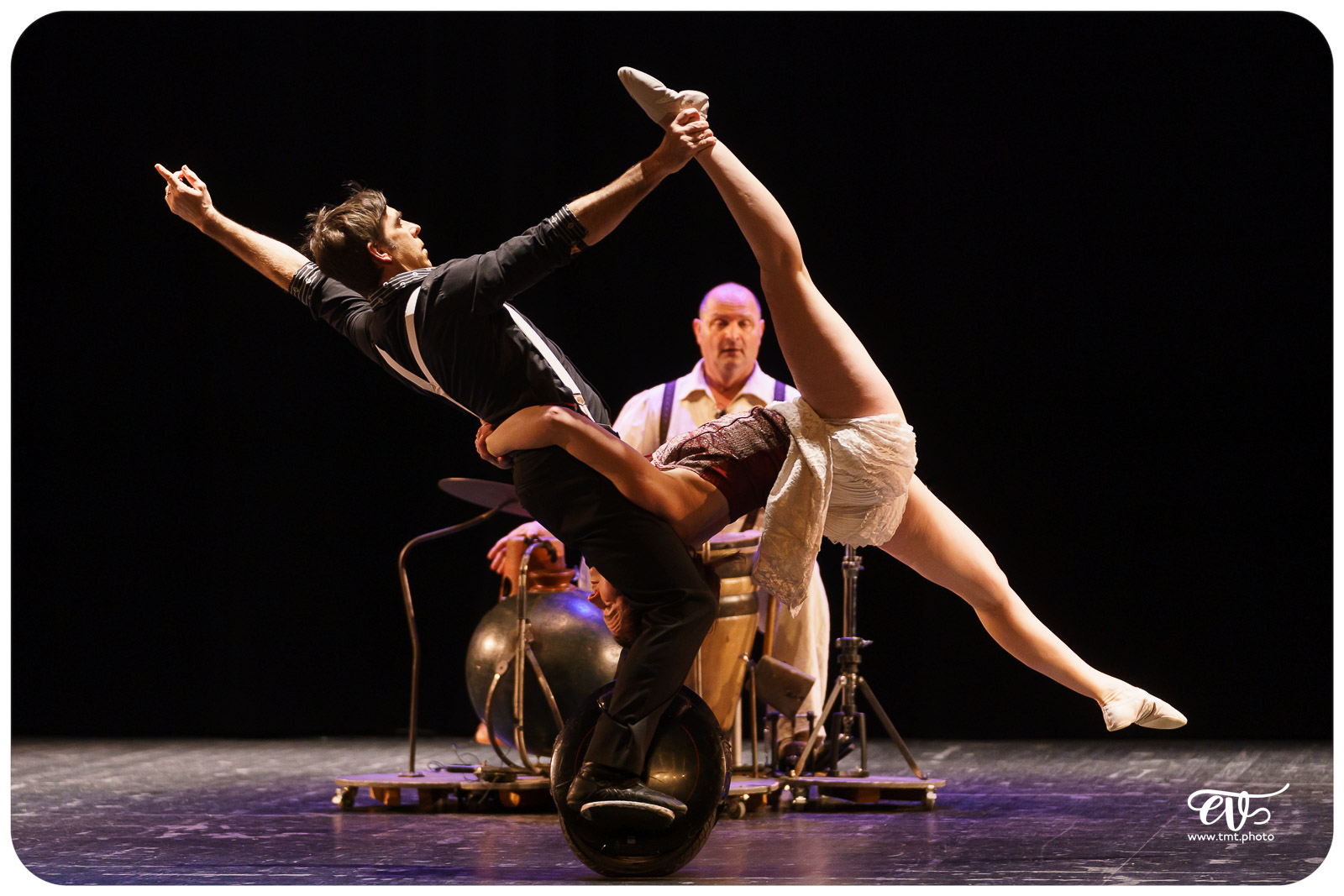 ExCENTRIQUES (CIE LES ACROSTICHES)